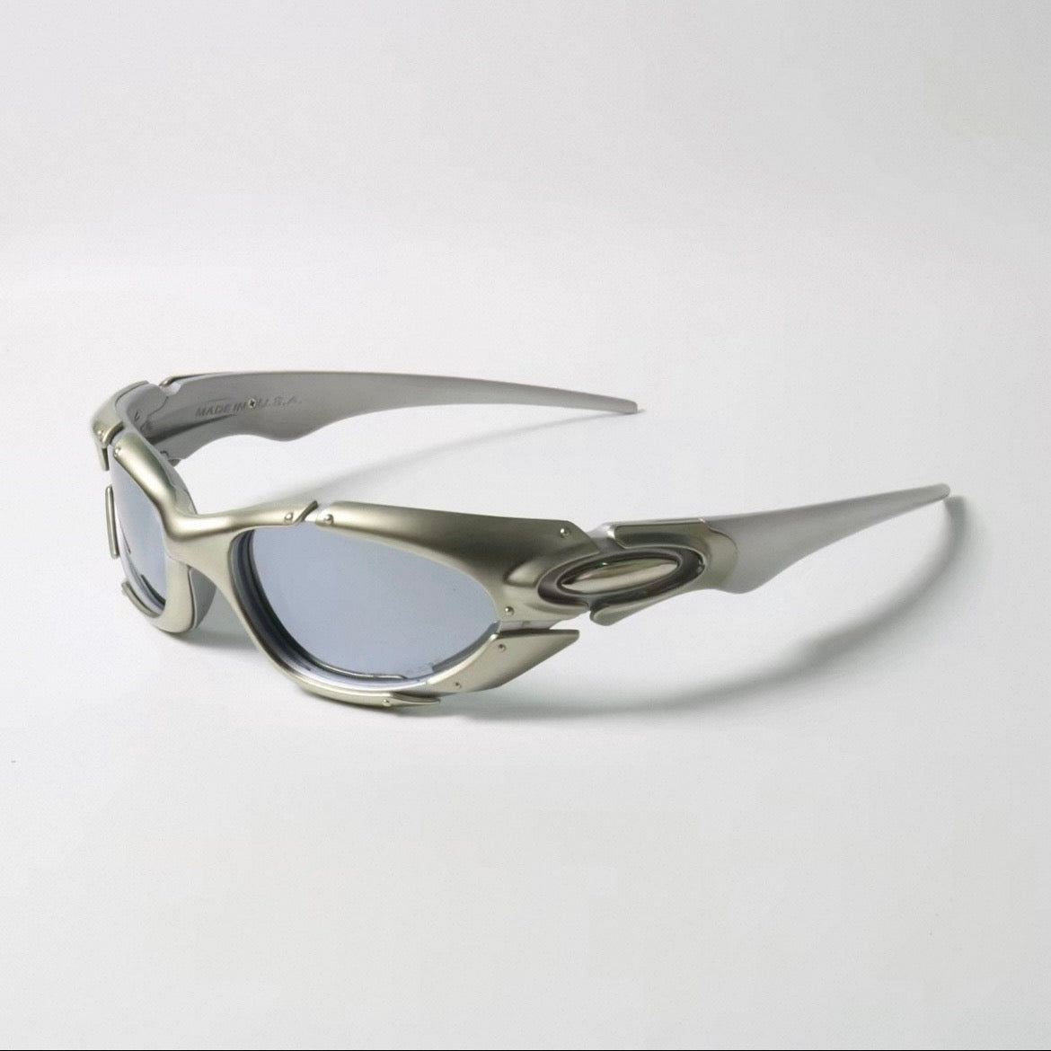 Aero-X1 / Metric Silver