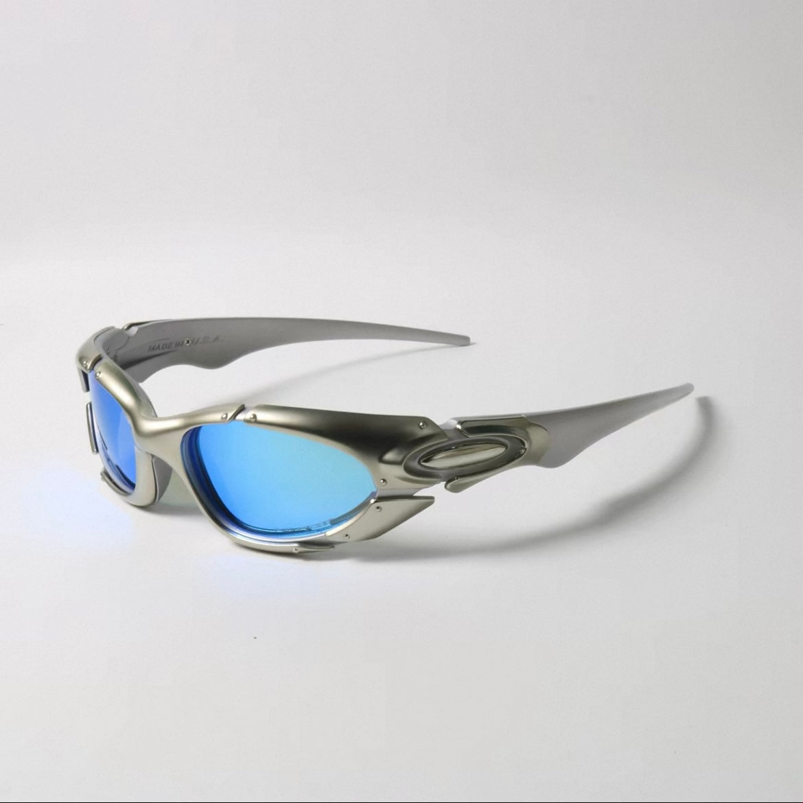 Aero-X1 / Metric Silver